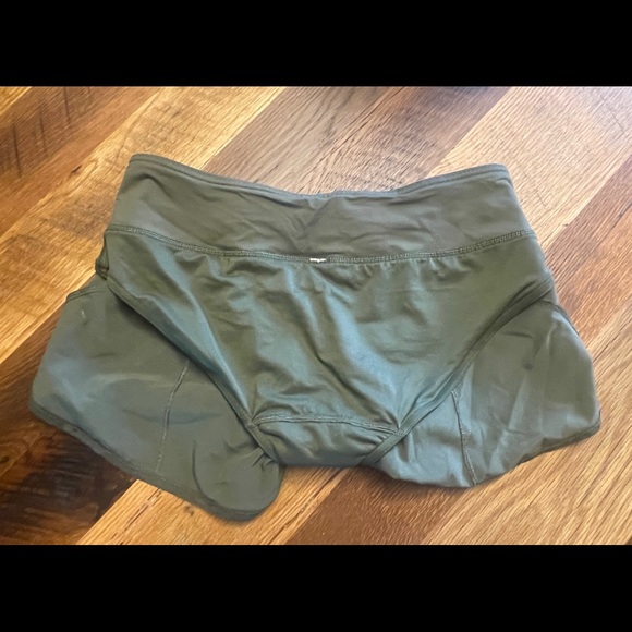 Lululemon Speed Shorts - Savasana Camo, Size 4 - Picture 4 of 12